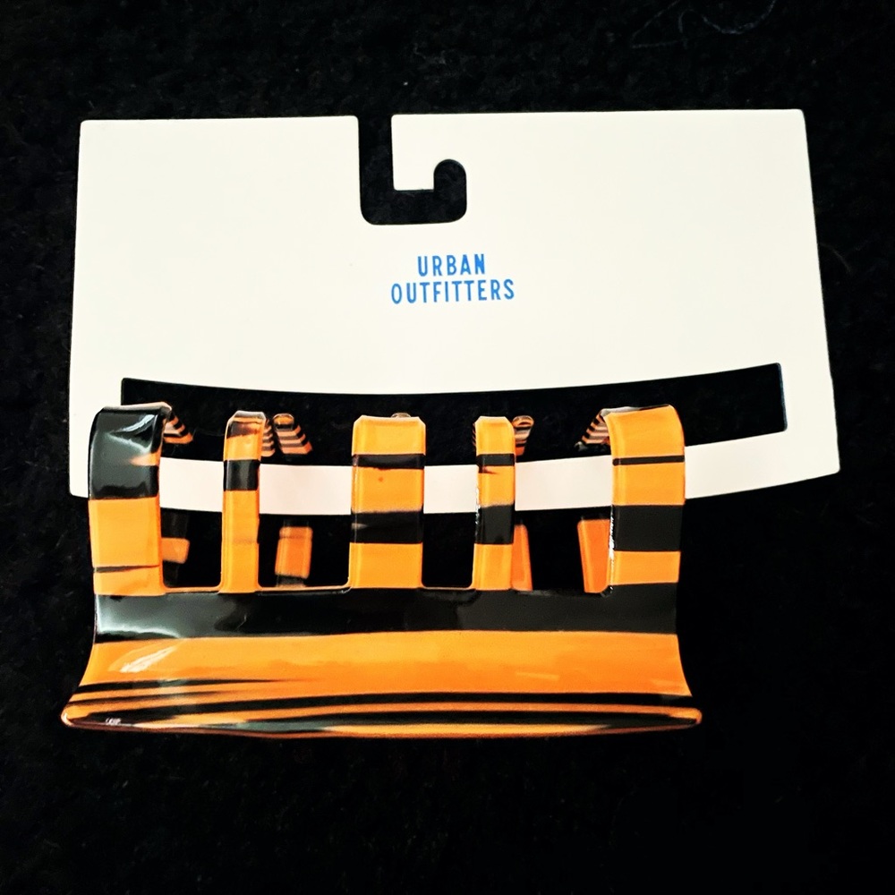 NWT Urban Outfitters Orange/Black Hair Clip 🍊
